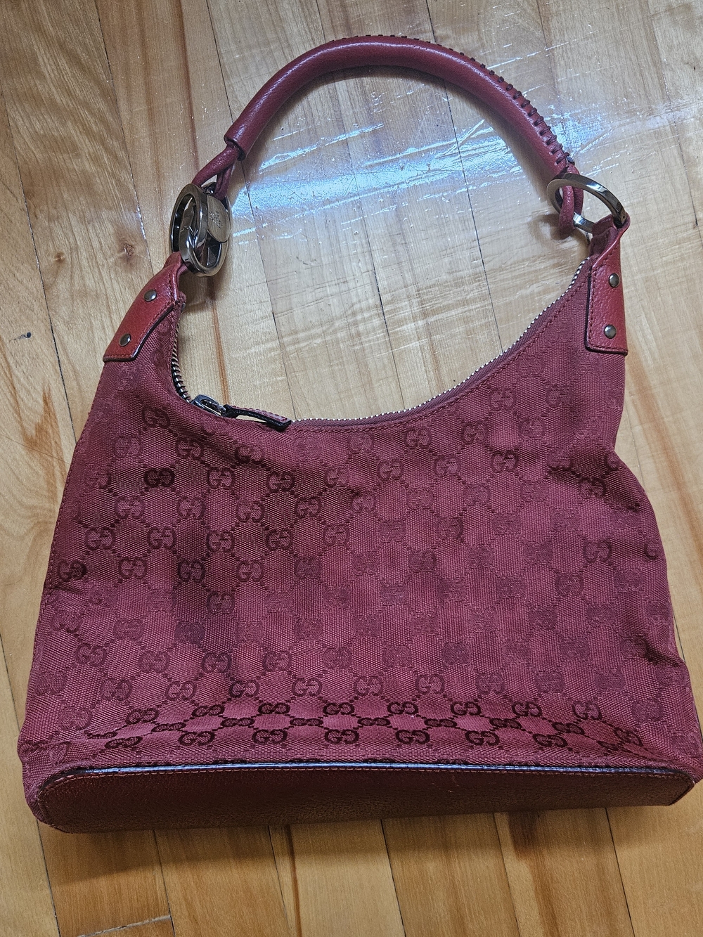 Gucci Women's Shoulder Bag in Deep Burgundy with GG Monogram